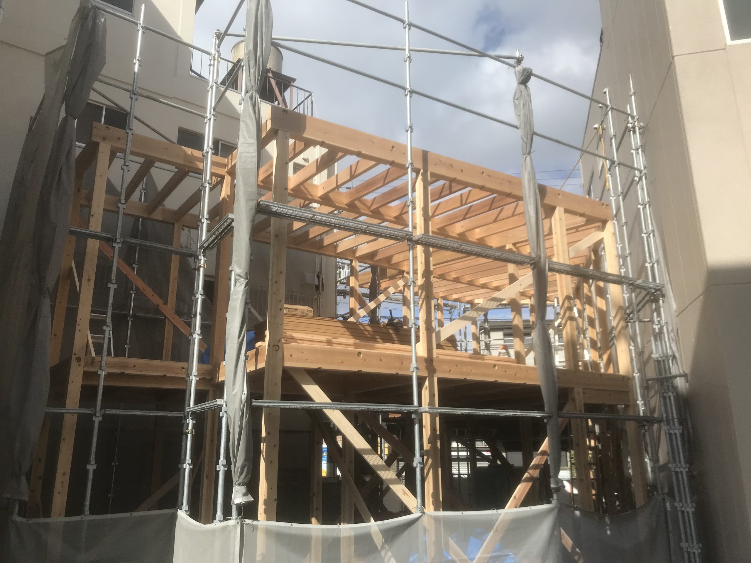 建て方、化粧梁